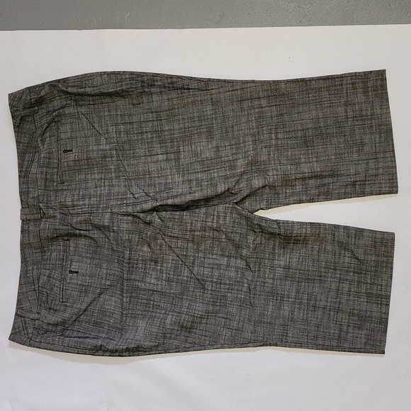 Womens Apt 9 size 22 Capri Pants, black and white pattern - Picture 3 of 3
